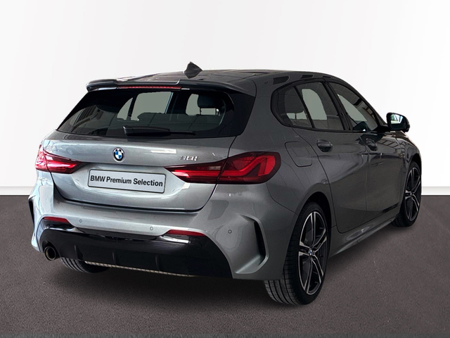BMW Serie 1 118i color Gris. Año 2024. 103KW(140CV). Gasolina. En concesionario BMW Marcos Automoción de Valencia
