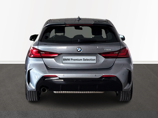 BMW Serie 1 118i color Gris. Año 2024. 103KW(140CV). Gasolina. En concesionario BMW Marcos Automoción de Valencia