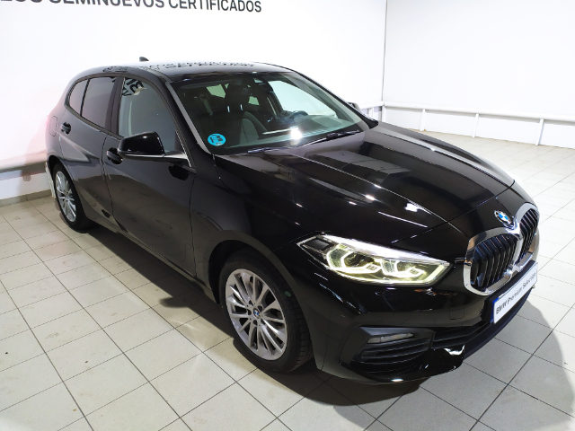 BMW Serie 1 118i color Negro. Año 2021. 103KW(140CV). Gasolina. En concesionario Hispamovil Elche de Alicante