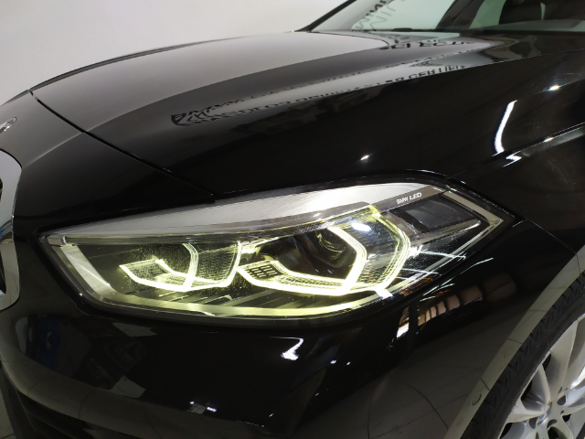 BMW Serie 1 118i color Negro. Año 2021. 103KW(140CV). Gasolina. En concesionario Hispamovil Elche de Alicante