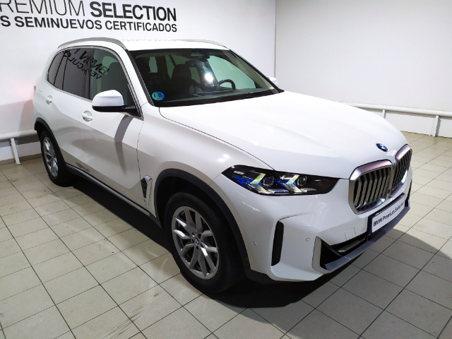BMW X5 xDrive30d color Blanco. Año 2024. 219KW(298CV). Diésel. En concesionario Hispamovil Elche de Alicante