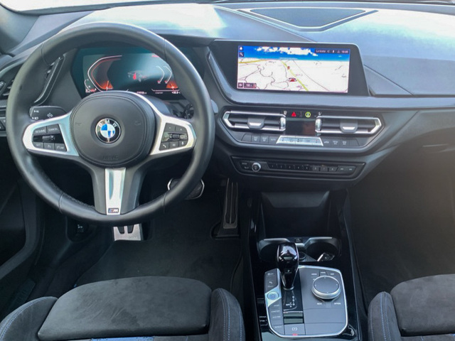 BMW Serie 2 218d Gran Coupe color Negro. Año 2022. 110KW(150CV). Diésel. En concesionario Celtamotor Pontevedra de Pontevedra