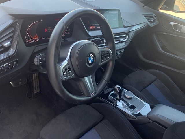 BMW Serie 2 218d Gran Coupe color Negro. Año 2022. 110KW(150CV). Diésel. En concesionario Celtamotor Pontevedra de Pontevedra