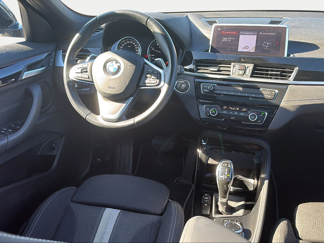 BMW X2 xDrive18d color Azul. Año 2022. 110KW(150CV). Diésel. En concesionario Carteya Motor | Campo de Gibraltar de Cádiz