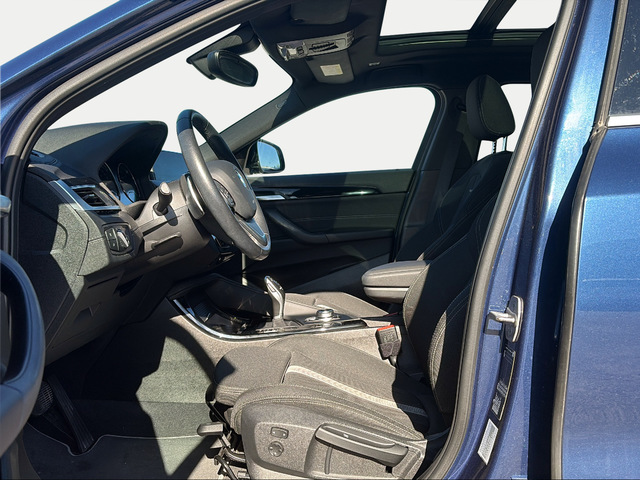 BMW X2 xDrive18d color Azul. Año 2022. 110KW(150CV). Diésel. En concesionario Carteya Motor | Campo de Gibraltar de Cádiz