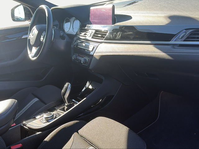 BMW X2 xDrive18d color Azul. Año 2022. 110KW(150CV). Diésel. En concesionario Carteya Motor | Campo de Gibraltar de Cádiz