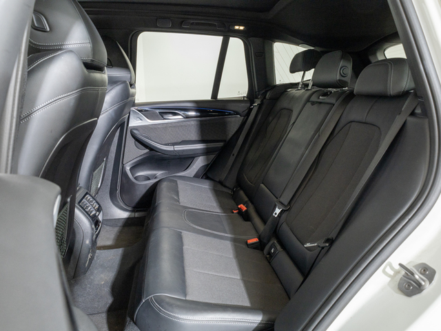 BMW X3 xDrive30e color Blanco. Año 2021. 215KW(292CV). Híbrido Electro/Gasolina. En concesionario Oliva Motor Girona de Girona