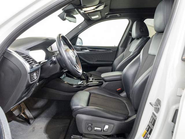 BMW X3 xDrive30e color Blanco. Año 2021. 215KW(292CV). Híbrido Electro/Gasolina. En concesionario Oliva Motor Girona de Girona