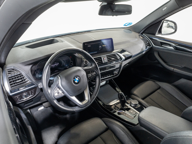 BMW X3 xDrive30e color Blanco. Año 2021. 215KW(292CV). Híbrido Electro/Gasolina. En concesionario Oliva Motor Girona de Girona