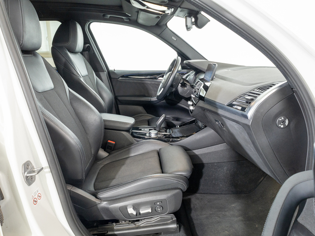 BMW X3 xDrive30e color Blanco. Año 2021. 215KW(292CV). Híbrido Electro/Gasolina. En concesionario Oliva Motor Girona de Girona