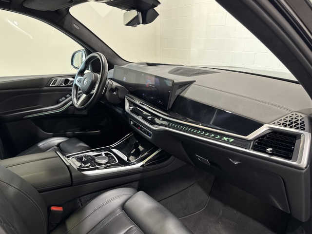 BMW X7 xDrive40d color Negro. Año 2023. 259KW(352CV). Diésel. En concesionario Motor Munich Cadi - Manresa - VO de Barcelona