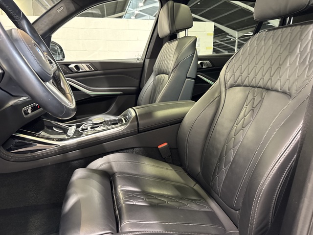 BMW X7 xDrive40d color Negro. Año 2023. 259KW(352CV). Diésel. En concesionario Motor Munich Cadi - Manresa - VO de Barcelona