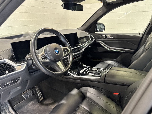 BMW X7 xDrive40d color Negro. Año 2023. 259KW(352CV). Diésel. En concesionario Motor Munich Cadi - Manresa - VO de Barcelona