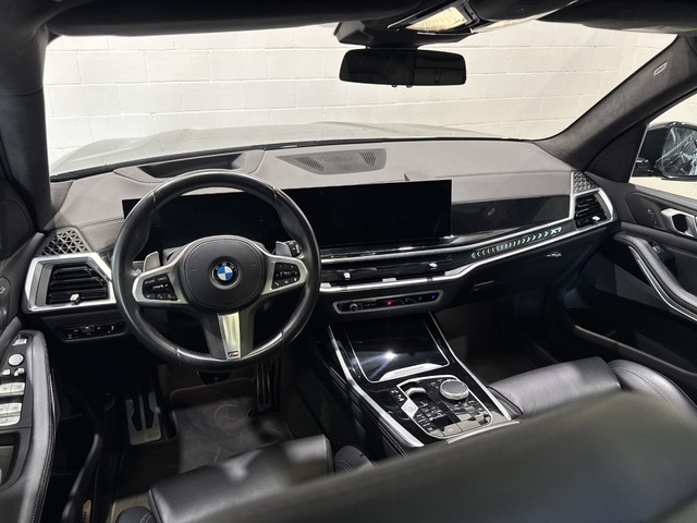 BMW X7 xDrive40d color Negro. Año 2023. 259KW(352CV). Diésel. En concesionario Motor Munich Cadi - Manresa - VO de Barcelona