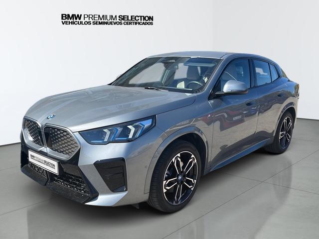 BMW iX2 xDrive30 color Gris. Año 2025. 230KW(313CV). Eléctrico. En concesionario Automotor Premium Marbella - Málaga de Málaga