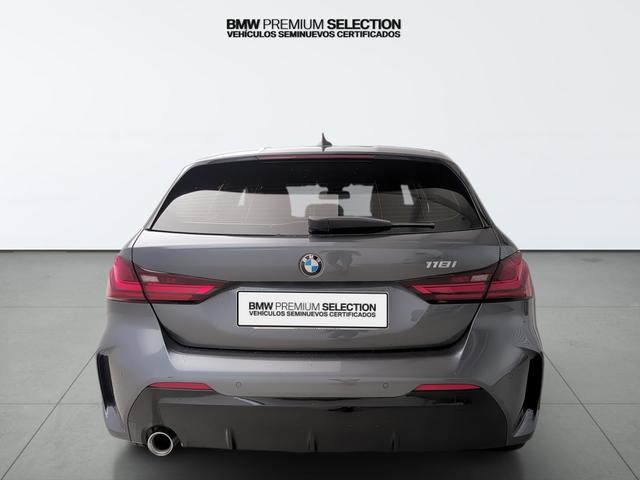 BMW Serie 1 118i color Gris. Año 2021. 103KW(140CV). Gasolina. En concesionario Automotor Premium Velázquez - Málaga de Málaga