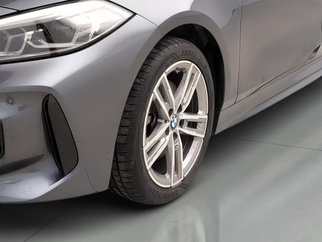 BMW Serie 1 118i color Gris. Año 2021. 103KW(140CV). Gasolina. En concesionario Automotor Premium Velázquez - Málaga de Málaga