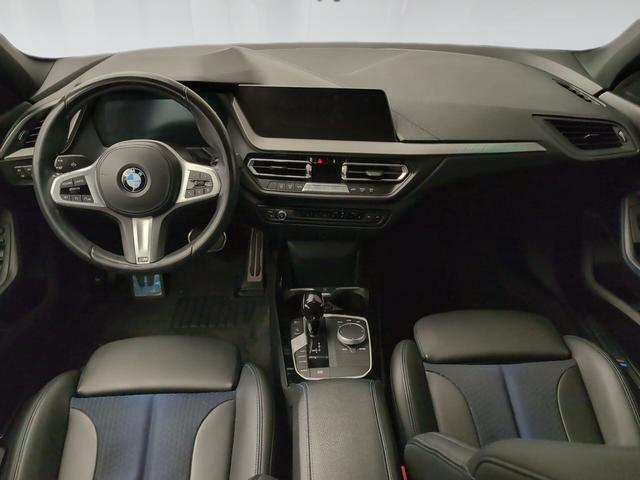 BMW Serie 1 118i color Gris. Año 2021. 103KW(140CV). Gasolina. En concesionario Automotor Premium Velázquez - Málaga de Málaga