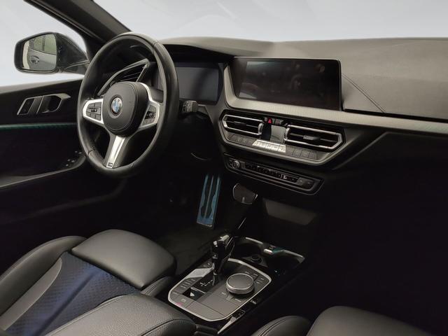 BMW Serie 1 118i color Gris. Año 2021. 103KW(140CV). Gasolina. En concesionario Automotor Premium Velázquez - Málaga de Málaga