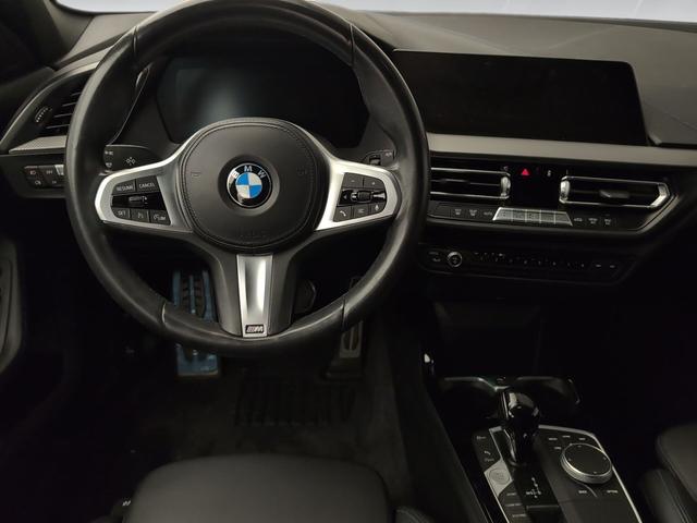 BMW Serie 1 118i color Gris. Año 2021. 103KW(140CV). Gasolina. En concesionario Automotor Premium Velázquez - Málaga de Málaga