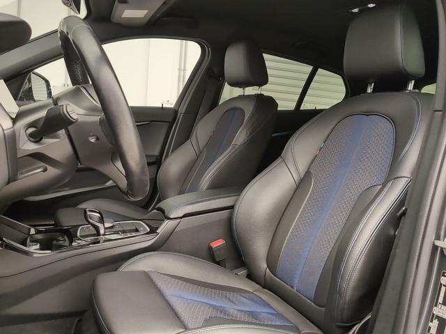 BMW Serie 1 118i color Gris. Año 2021. 103KW(140CV). Gasolina. En concesionario Automotor Premium Velázquez - Málaga de Málaga