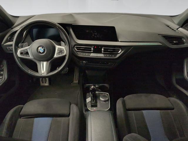 BMW Serie 1 118d color Negro. Año 2021. 110KW(150CV). Diésel. En concesionario Automotor Premium Velázquez - Málaga de Málaga