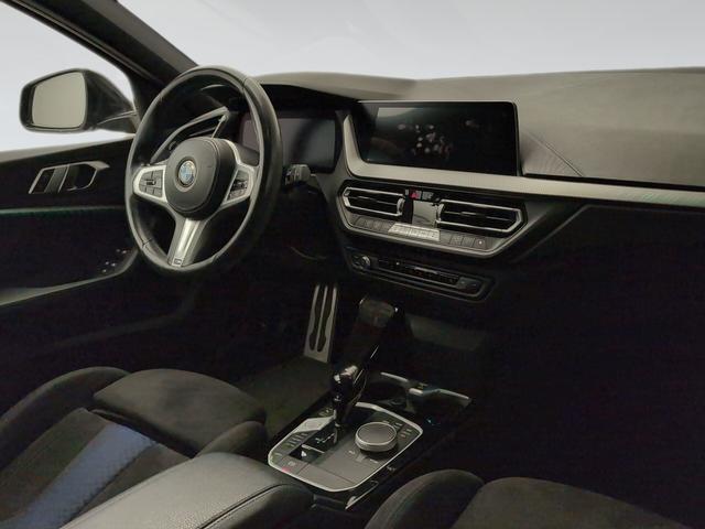 BMW Serie 1 118d color Negro. Año 2021. 110KW(150CV). Diésel. En concesionario Automotor Premium Velázquez - Málaga de Málaga