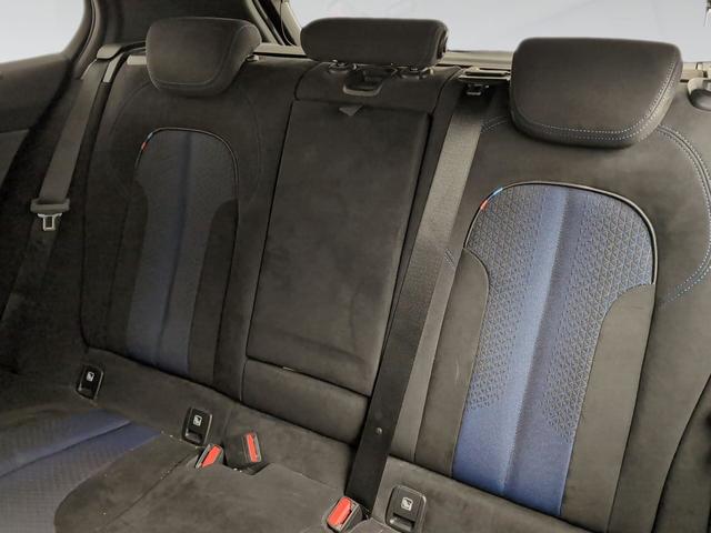 BMW Serie 1 118d color Negro. Año 2021. 110KW(150CV). Diésel. En concesionario Automotor Premium Velázquez - Málaga de Málaga