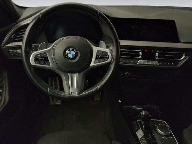 BMW Serie 1 118d color Negro. Año 2021. 110KW(150CV). Diésel. En concesionario Automotor Premium Velázquez - Málaga de Málaga