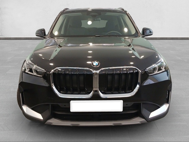BMW X1 sDrive18i color Negro. Año 2025. 100KW(136CV). Gasolina. En concesionario Enekuri Motor de Vizcaya