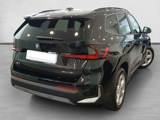 BMW X1 sDrive18i color Negro. Año 2025. 100KW(136CV). Gasolina. En concesionario Enekuri Motor de Vizcaya
