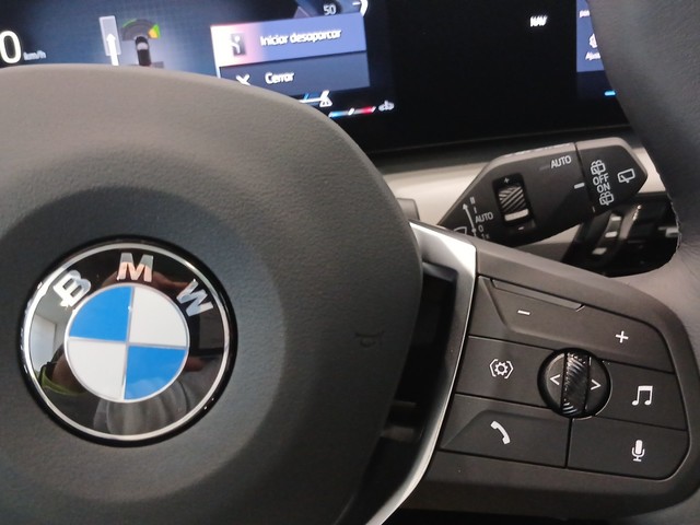 BMW X1 sDrive18i color Negro. Año 2025. 100KW(136CV). Gasolina. En concesionario Enekuri Motor de Vizcaya