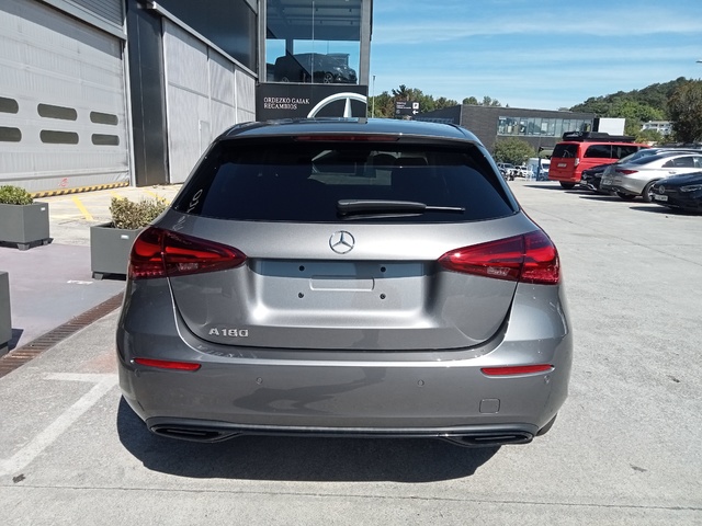 Mercedes-Benz Clase A 180 100 kW (136 CV)