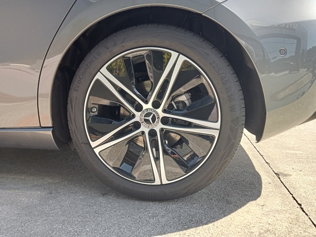 Mercedes-Benz Clase A 180 100 kW (136 CV)