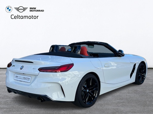 BMW Z4 sDrive30i Cabrio color Blanco. Año 2024. 190KW(258CV). Gasolina. En concesionario Celtamotor Vigo de Pontevedra