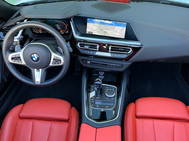 BMW Z4 sDrive30i Cabrio color Blanco. Año 2024. 190KW(258CV). Gasolina. En concesionario Celtamotor Vigo de Pontevedra