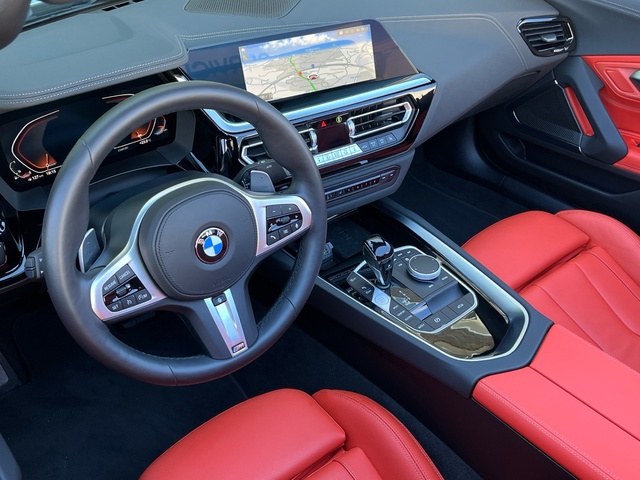 BMW Z4 sDrive30i Cabrio color Blanco. Año 2024. 190KW(258CV). Gasolina. En concesionario Celtamotor Vigo de Pontevedra