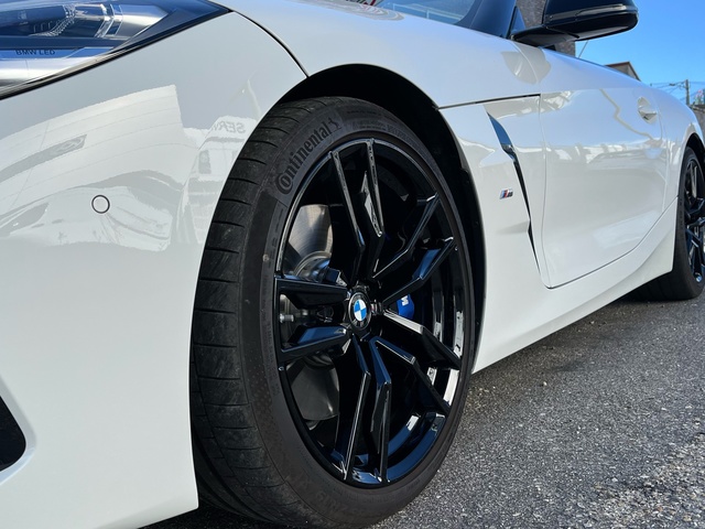 BMW Z4 sDrive30i Cabrio color Blanco. Año 2024. 190KW(258CV). Gasolina. En concesionario Celtamotor Vigo de Pontevedra