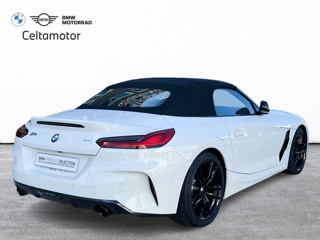 BMW Z4 sDrive30i Cabrio color Blanco. Año 2024. 190KW(258CV). Gasolina. En concesionario Celtamotor Vigo de Pontevedra
