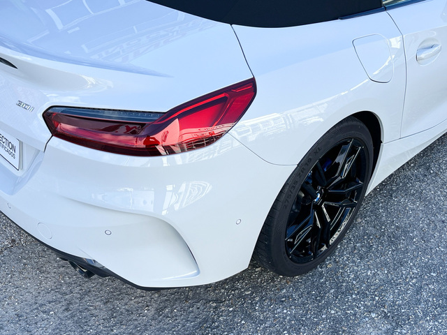 BMW Z4 sDrive30i Cabrio color Blanco. Año 2024. 190KW(258CV). Gasolina. En concesionario Celtamotor Vigo de Pontevedra