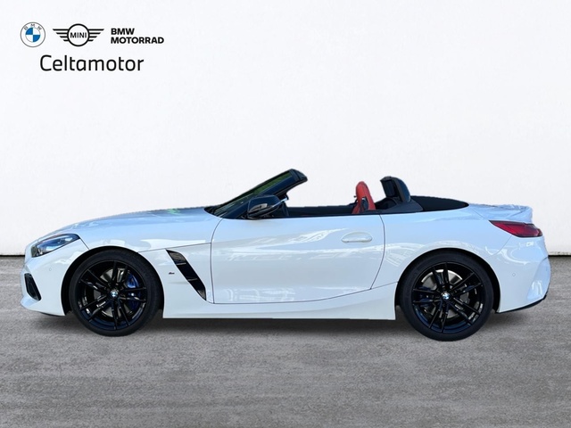 BMW Z4 sDrive30i Cabrio color Blanco. Año 2024. 190KW(258CV). Gasolina. En concesionario Celtamotor Vigo de Pontevedra