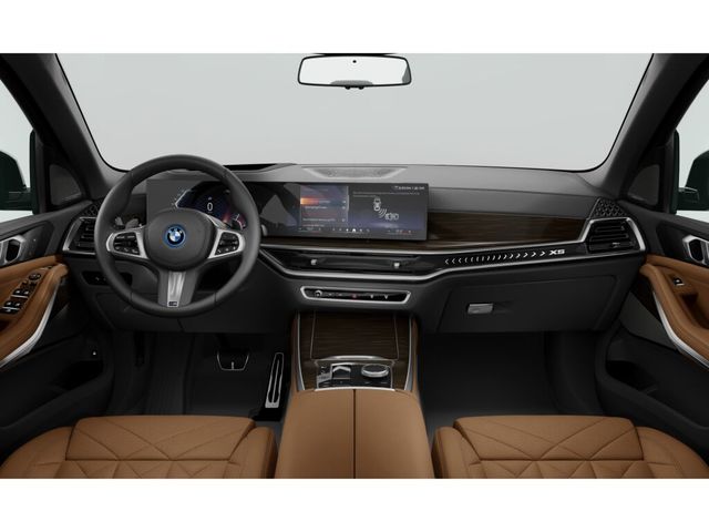 BMW X5 xDrive50e color Blanco. Año 2024. 360KW(489CV). Híbrido Electro/Gasolina. En concesionario Movilnorte El Plantio de Madrid