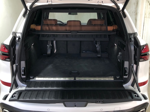 BMW X5 xDrive50e color Blanco. Año 2024. 360KW(489CV). Híbrido Electro/Gasolina. En concesionario Movilnorte El Plantio de Madrid