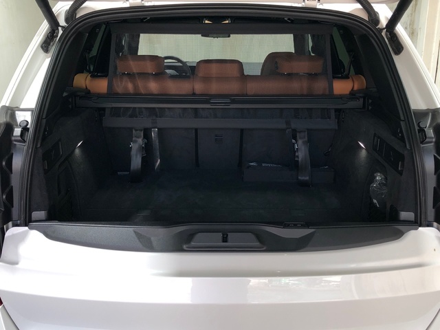 BMW X5 xDrive50e color Blanco. Año 2024. 360KW(489CV). Híbrido Electro/Gasolina. En concesionario Movilnorte El Plantio de Madrid