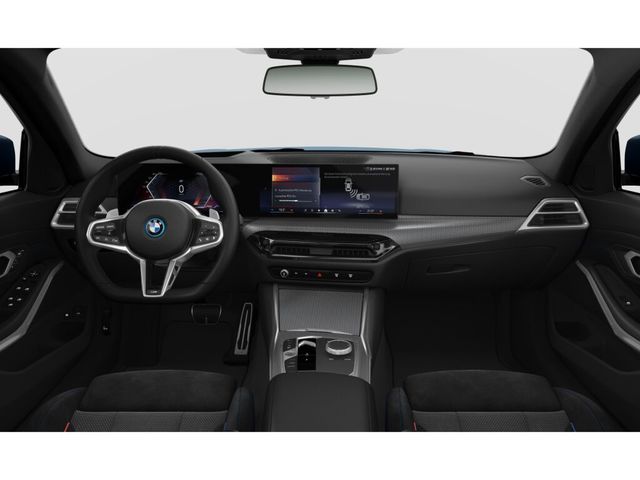 BMW Serie 3 330e Touring color Azul. Año 2024. 215KW(292CV). Híbrido Electro/Gasolina. En concesionario Movilnorte Las Rozas de Madrid
