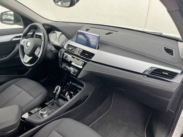 BMW X2 sDrive18d color Blanco. Año 2022. 110KW(150CV). Diésel. En concesionario Novomóvil Oleiros de Coruña