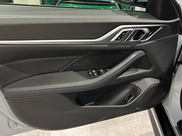 BMW i4 eDrive40 color Gris. Año 2023. 250KW(340CV). Eléctrico. En concesionario BMW Marcos Automoción de Valencia