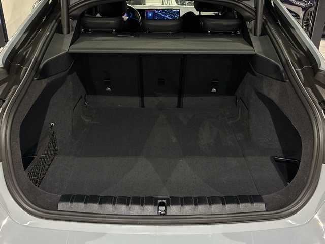 BMW i4 eDrive40 color Gris. Año 2023. 250KW(340CV). Eléctrico. En concesionario BMW Marcos Automoción de Valencia