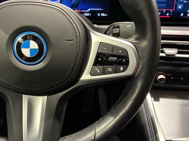 BMW i4 eDrive40 color Gris. Año 2023. 250KW(340CV). Eléctrico. En concesionario BMW Marcos Automoción de Valencia