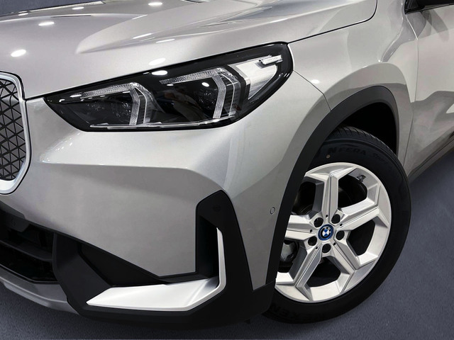 BMW iX1 eDrive20 color Gris Plata. Año 2025. 150KW(204CV). Eléctrico. En concesionario Engasa S.A. de Valencia